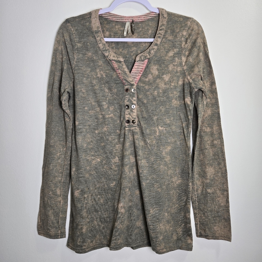 Gimmicks by BKE Bleach Ashwashing Vintage Boho Grunge V neck Long-Sleeve Top M